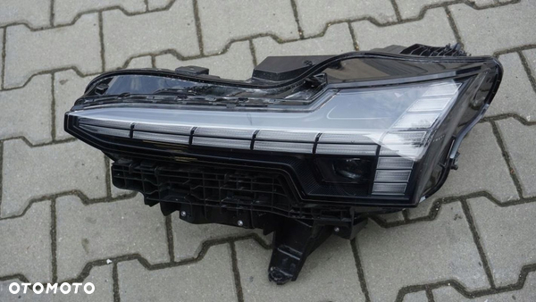 VOLVO EX30 - KOMPLETNA LAMPA LED LEWA PRZÓD