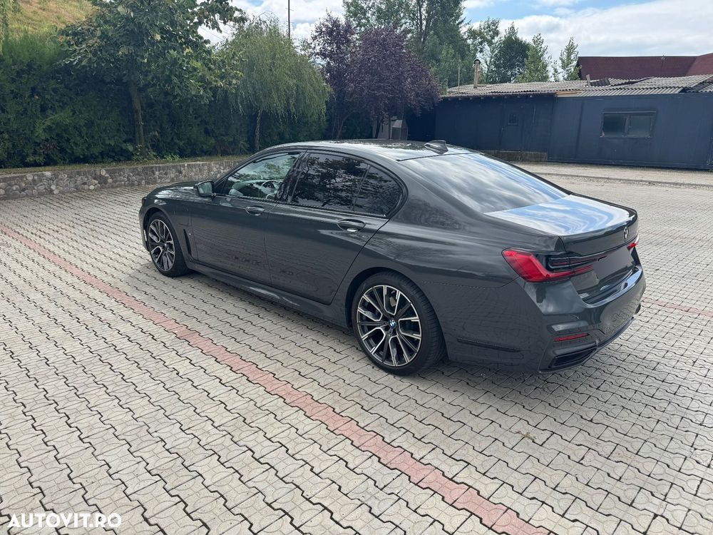 BMW Seria 7 745e - 25