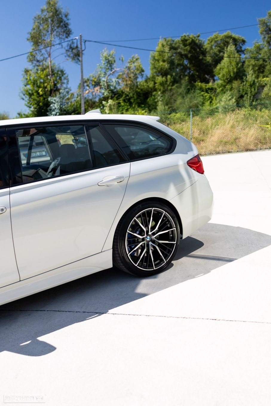 BMW 330 d Touring xDrive Pack M - 12