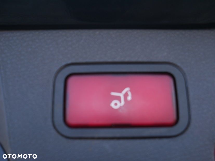 Mercedes-Benz Klasa C 200 Avantgarde Edition - 32