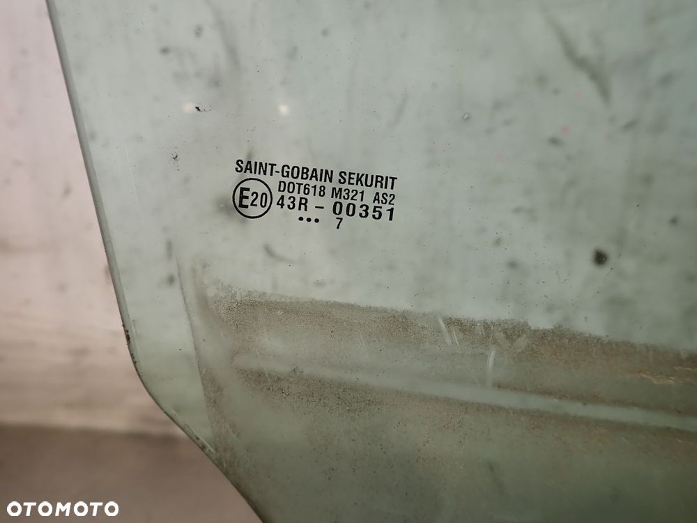 SZYBA BOCZNA PRAWA PRZEDNIA DRZWI FIAT SEDICI 1.9 - 2