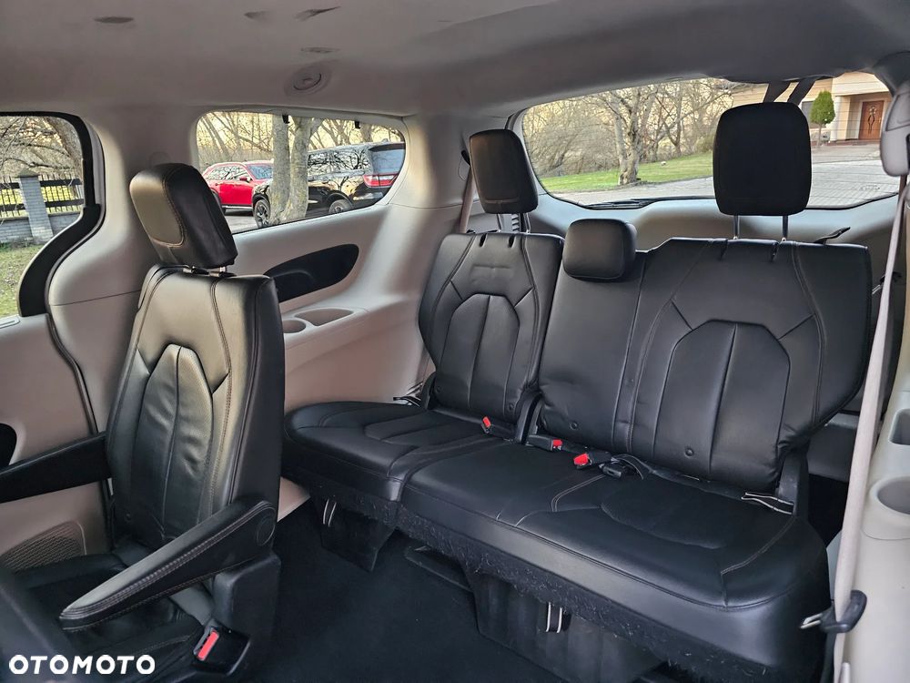 Chrysler Pacifica - 17