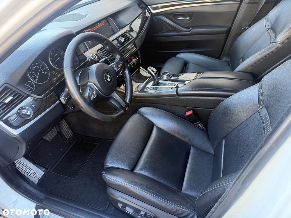 BMW Seria 5 550i - 9