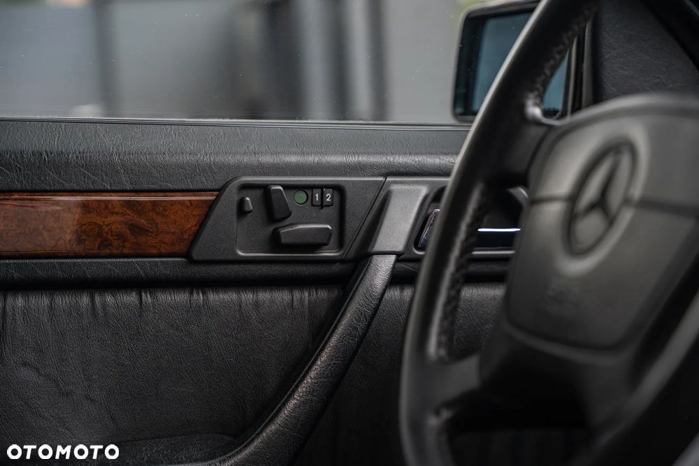 Mercedes-Benz Klasa E - 23