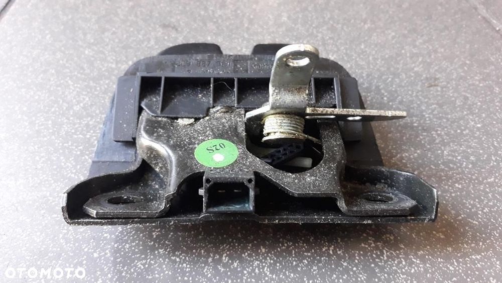 Zamek klapy Bagażnika Audi A4 B6 A6 C5 Kombi 4B9827505M - 2