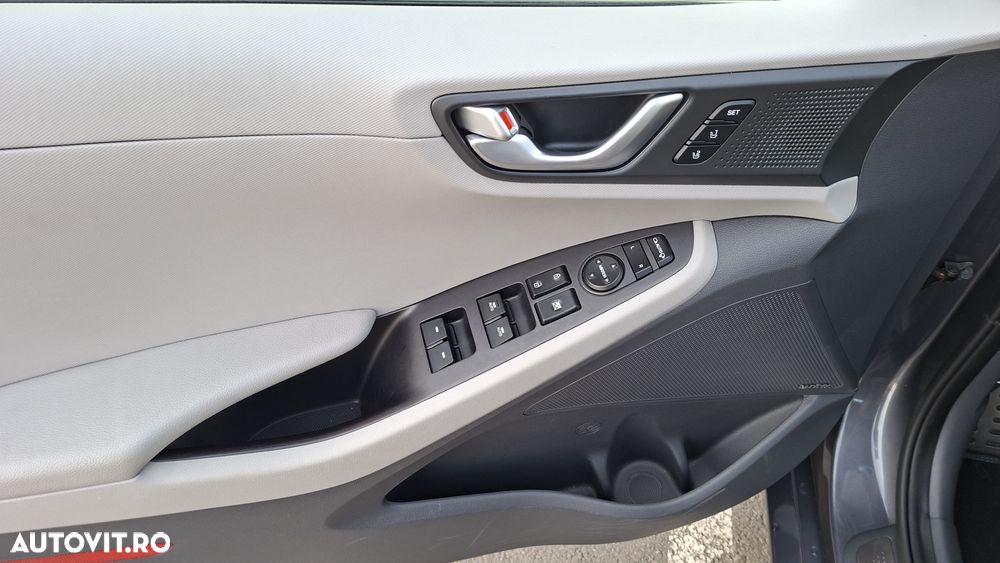 Hyundai IONIQ - 10