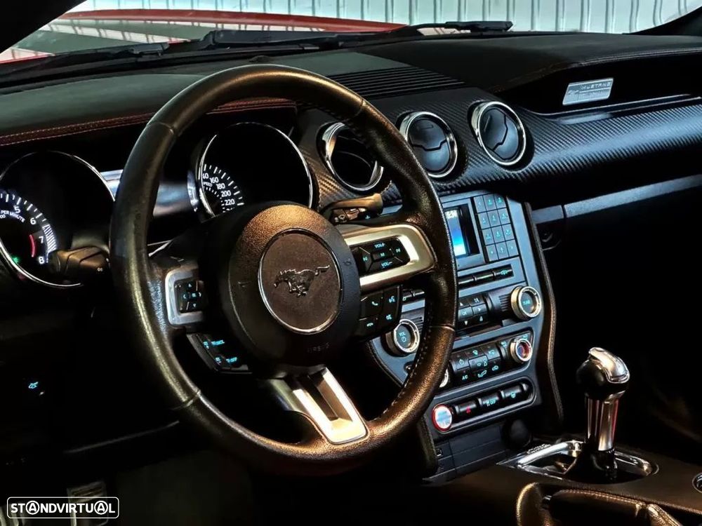 Ford Mustang - 25