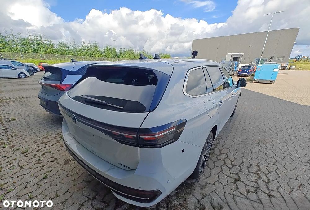 Volkswagen Passat 2.0 TDI SCR DSG 4Motion Elegance - 4