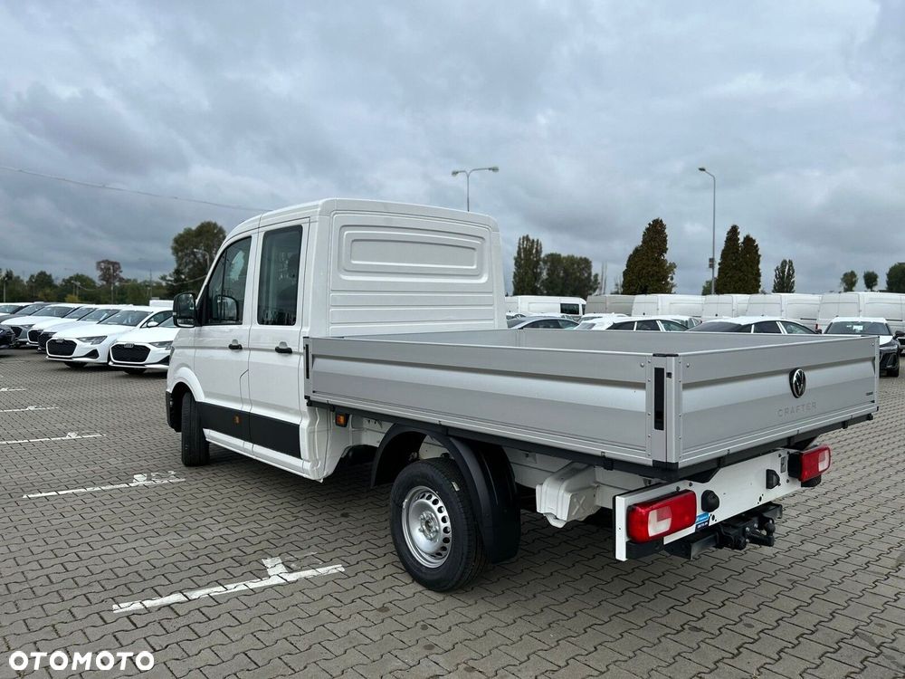 Volkswagen Crafter VOLKSWAGEN Crafter 35 Skrzyniowy z podwójną kabiną silnik: 2,0 l EU6 SCR 177 KM / skrzynia biegów: 4MOTION automatyczna 8-biegowa rozstaw osi: 3640 mm - 8