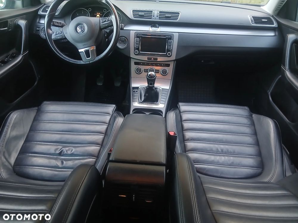 Volkswagen Passat 2.0 Blue TDI SCR Comfortline - 14