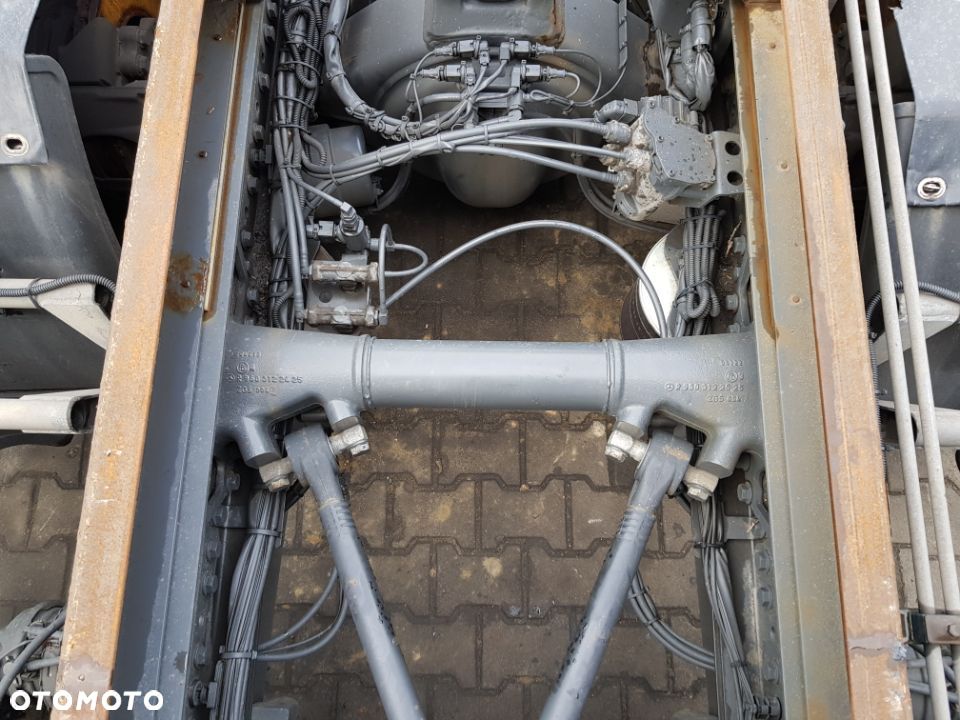 Belka wspornik mocowanie Actros MP4 9603122525