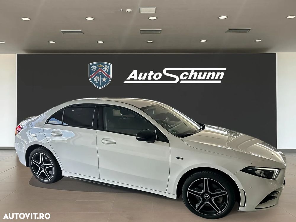 Mercedes-Benz A 250 e 8G-DCT AMG Line - 4