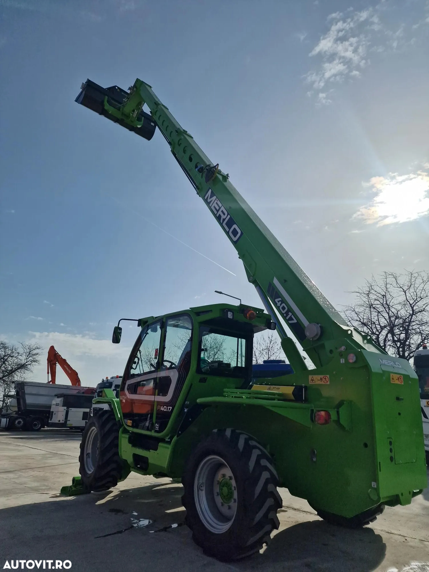 Merlo P40.17, inaltime ridicare 17m, ridica 4 tone primul tronson, Aer cond, garantie 1 an, posibilitate leasing 5 ani, produs in ITALIA, cale fata, cupa 1mc, furci PROMOTIE 103900 EUR+Tva - 21