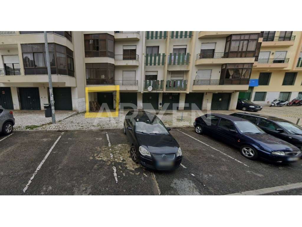 Garagem de 38 m² com WC e estacionamento adicional | Agualva-Cacém - Grande imagem: 2/3