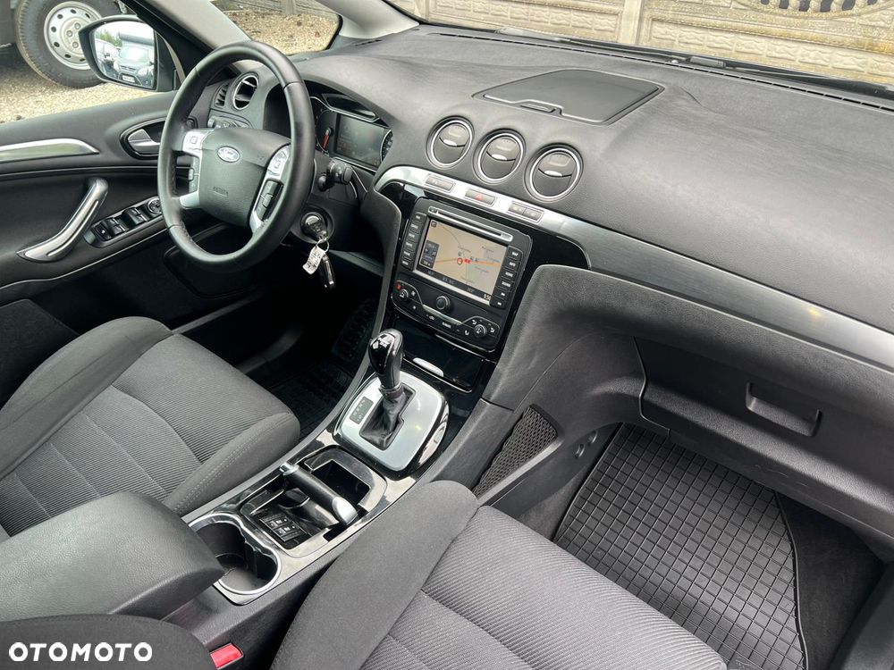 Ford S-Max - 17