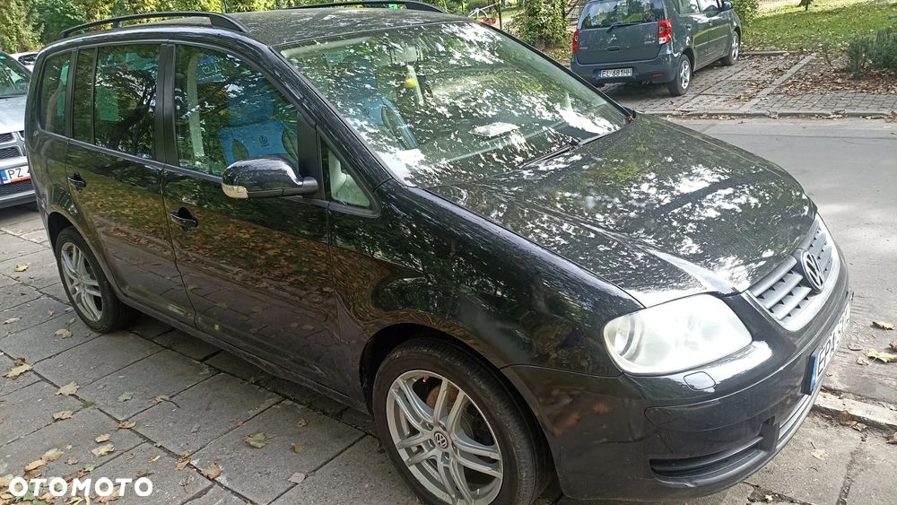 Volkswagen Touran 2.0 TDI Highline - 3