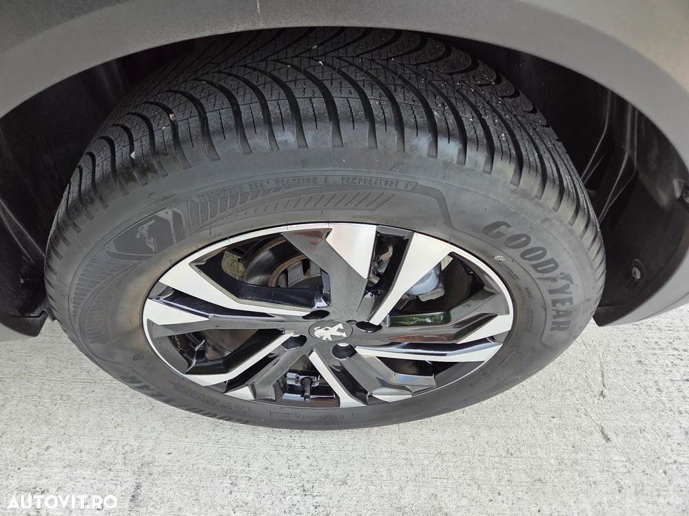 Peugeot 2008 PureTech 130 Allure Pack - 32