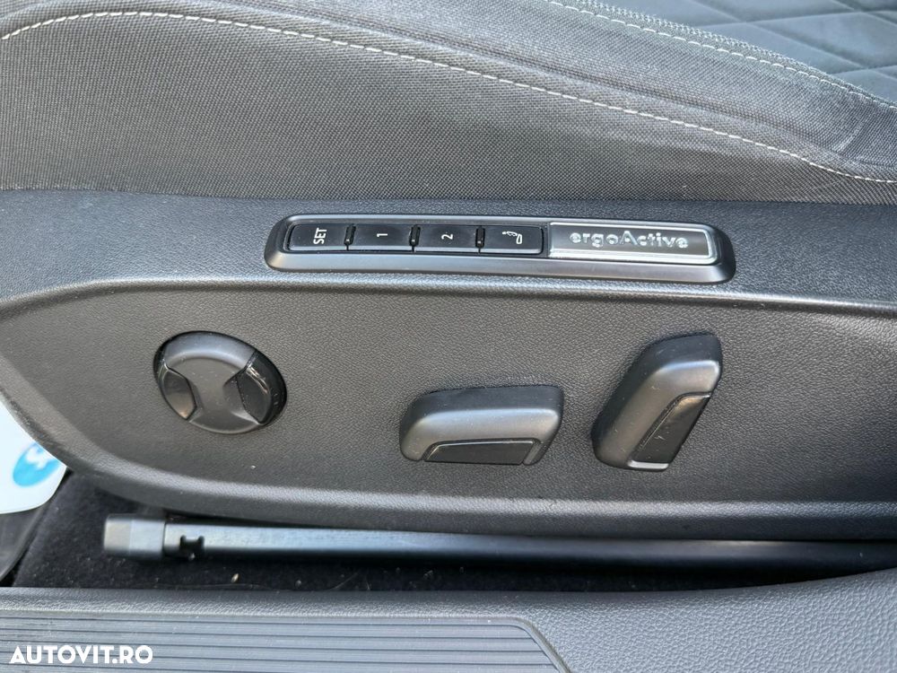 Volkswagen Golf - 10