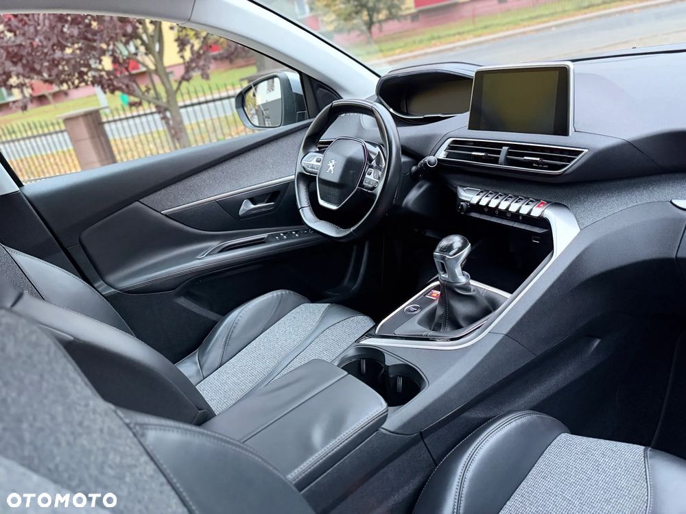 Peugeot 3008 1.2 PureTech GPF Allure S&S - 20