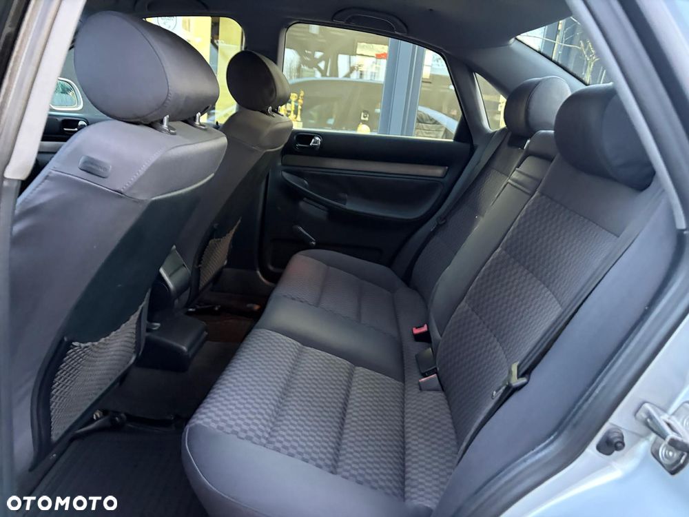 Audi A4 Limousine 1.6 - 9