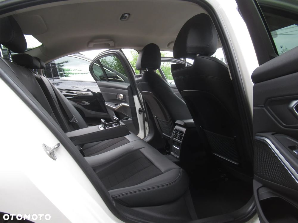 BMW Seria 3 318i Sport Line - 9