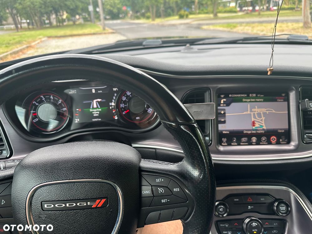 Dodge Challenger - 8