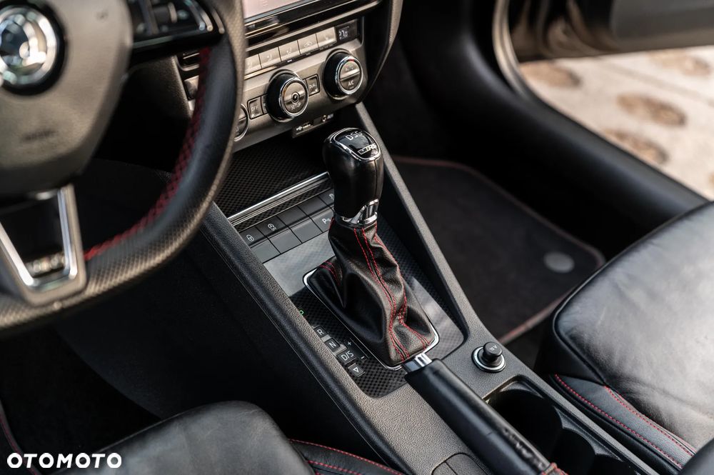 Skoda Octavia 2.0 TDI DSG RS - 32