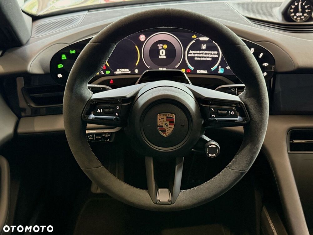 Porsche Taycan - 26