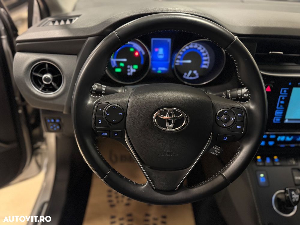 Toyota Auris 1.8 L VVT-i Sol + - 16