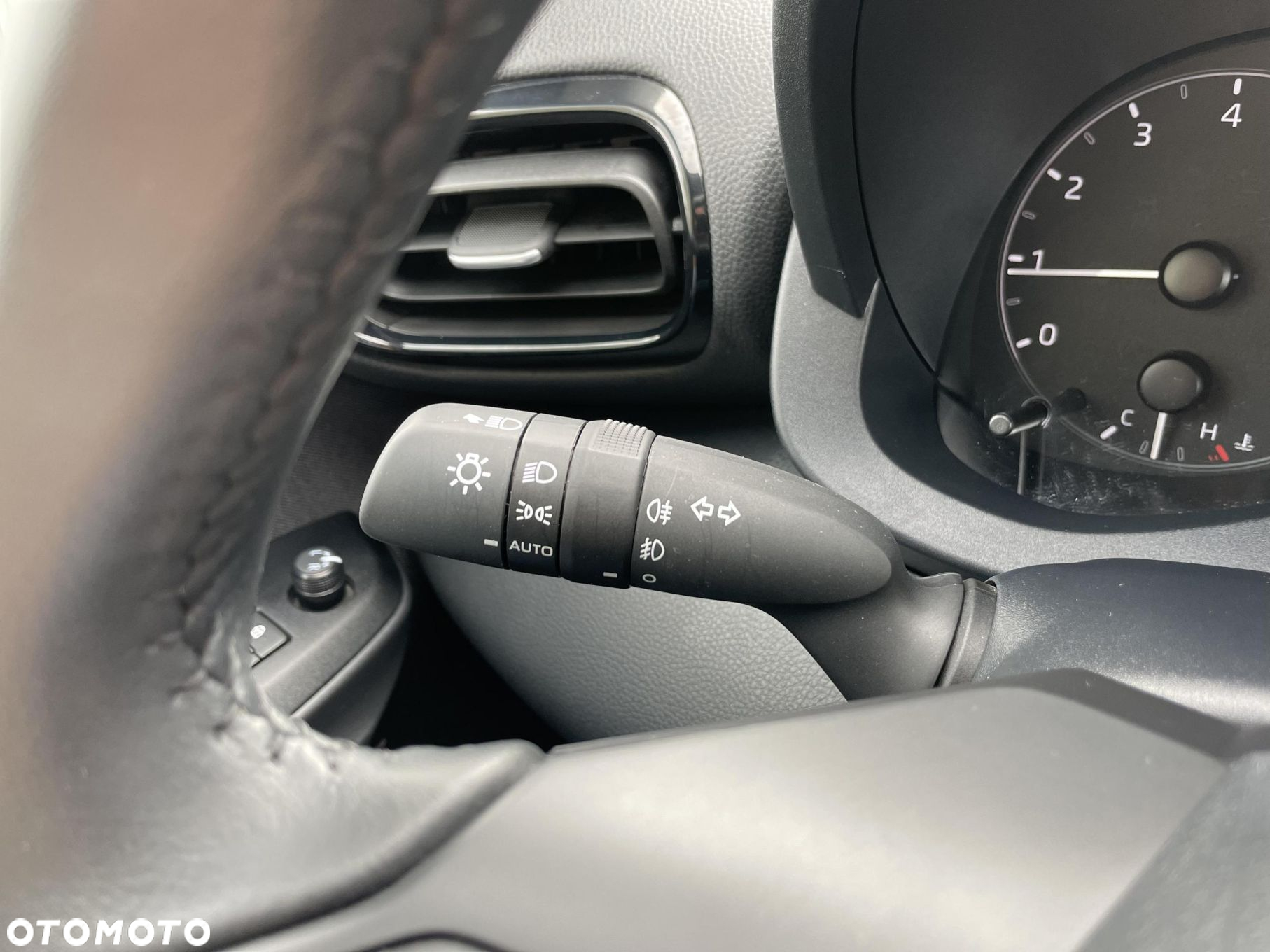 Toyota Yaris 1.5 Comfort - 26