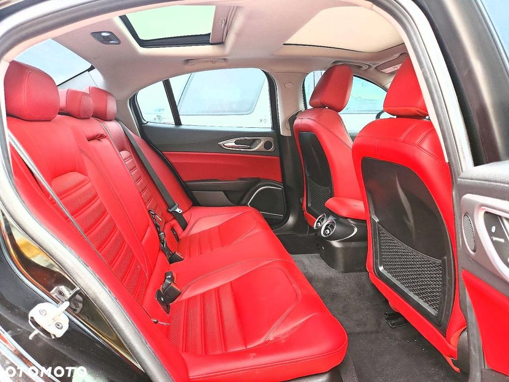 Alfa Romeo Giulia 2.0 Turbo Veloce TI Q4 - 12