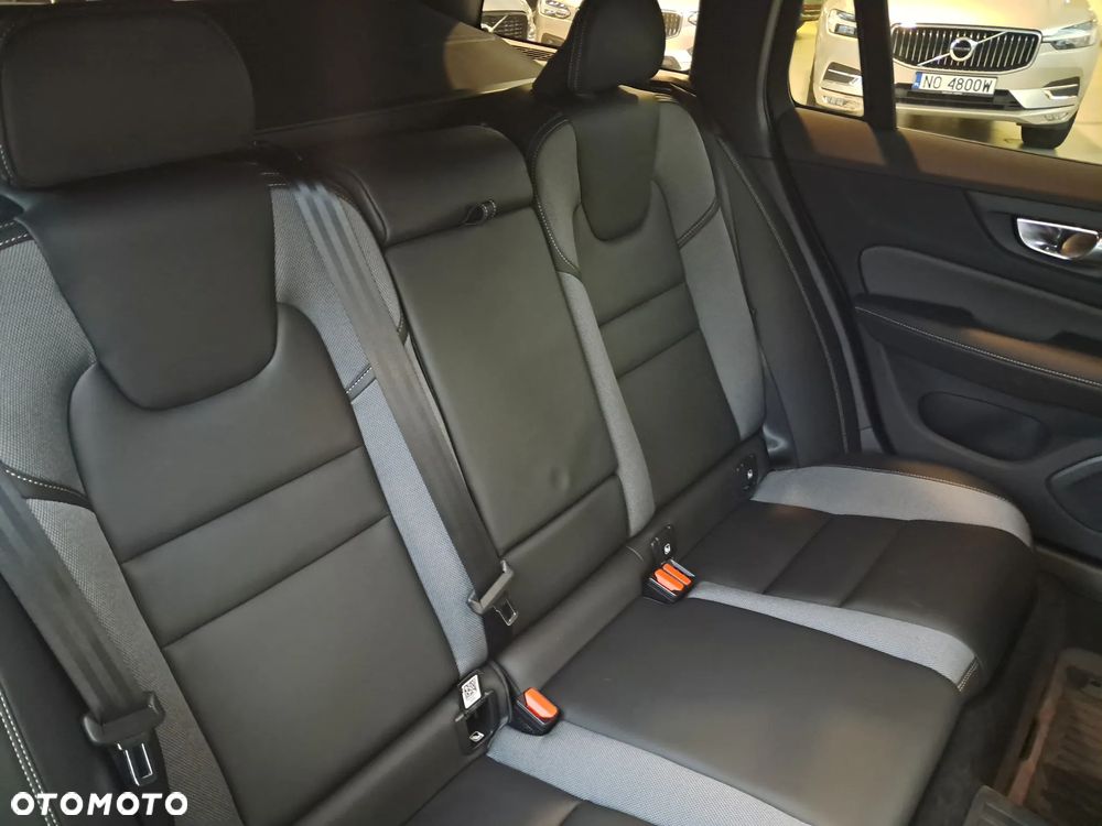 Volvo V60 B4 B Plus Dark - 19