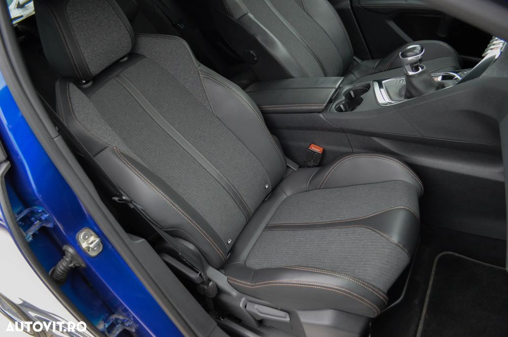 Peugeot 3008 1.2 PureTech Turbo S&S Allure - 34