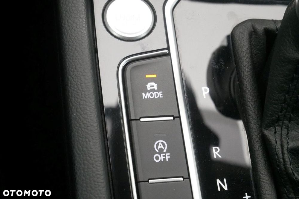 Volkswagen Passat Variant 2.0 TSI Elegance DSG - 23