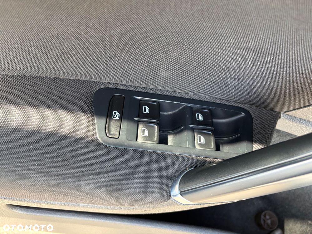 Volkswagen Golf 1.6 TDI BlueMotion Technology DSG Lounge - 28