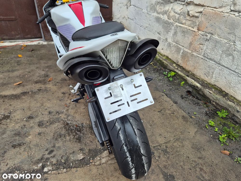 Yamaha R1 - 34