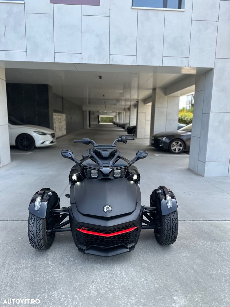 Can-Am Spyder - 17