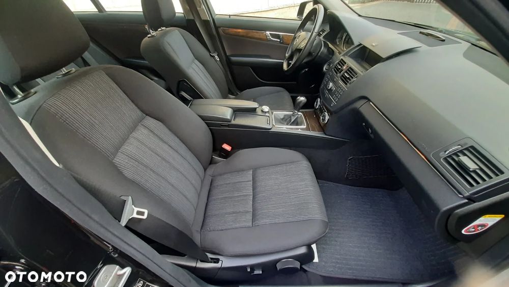 Mercedes-Benz Klasa C 180 BlueEFFICIENCY Elegance - 30