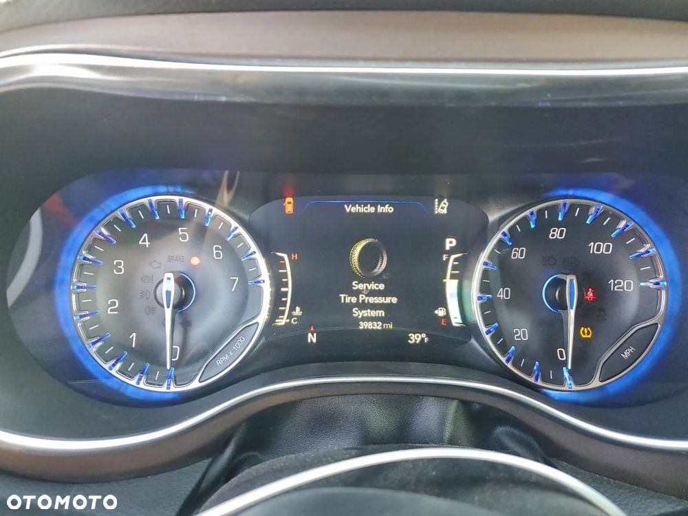 Chrysler Pacifica - 11