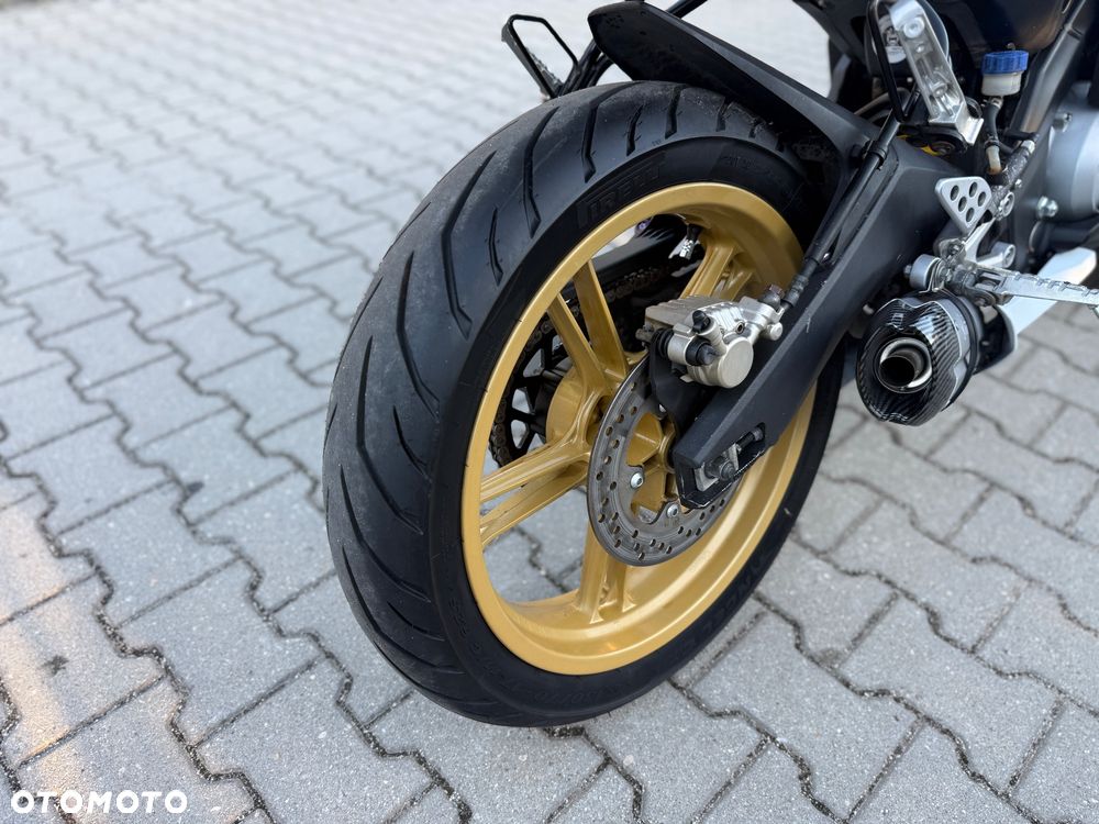 Yamaha YZF - 16