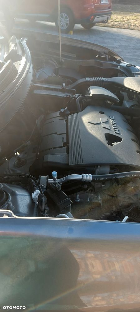 Mitsubishi Outlander - 4