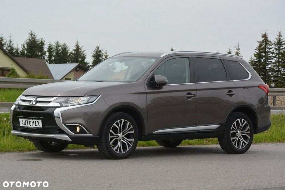 Mitsubishi Outlander 2.2 DI-D Instyle SDA 4WD - 2