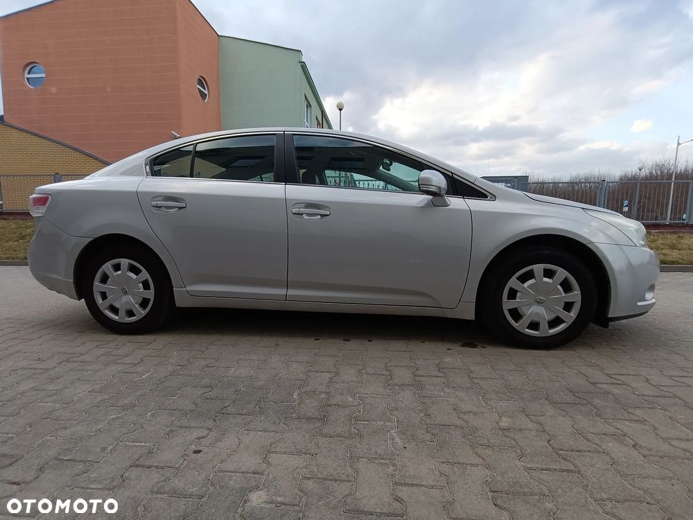 Toyota Avensis 1.6 Comfort - 10