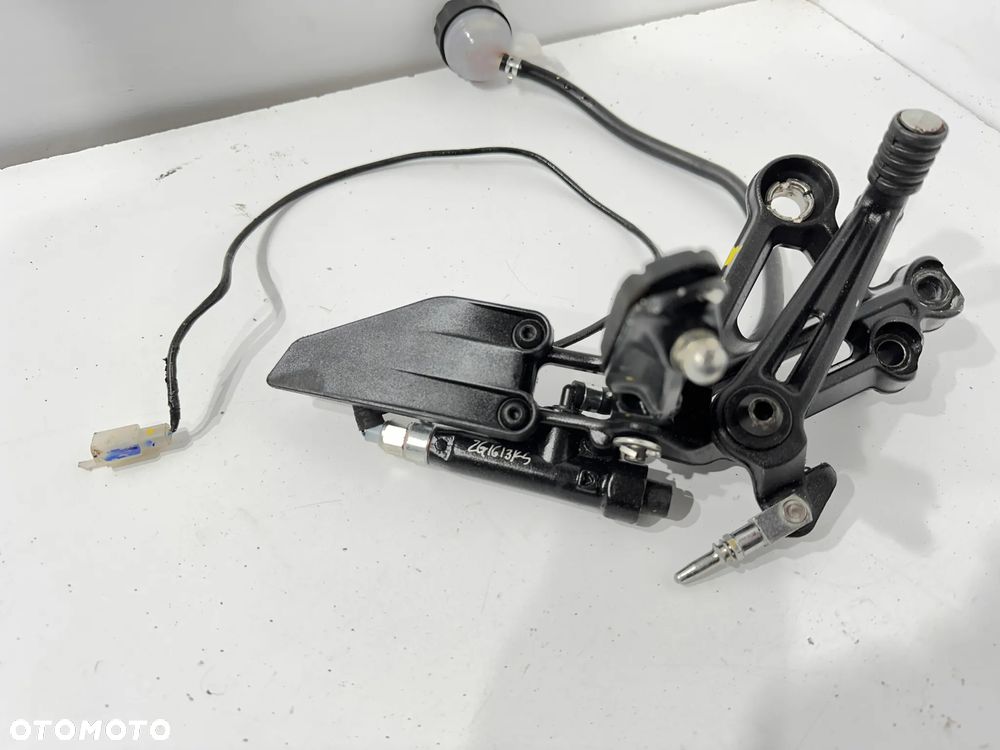 Set podnóżek P Kierowcy KPL    KTM Duke 125   17-23r - 2