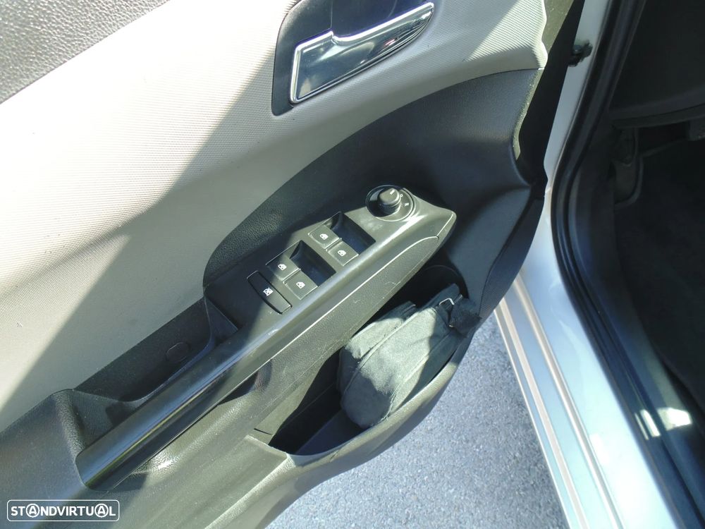 Chevrolet Aveo 1.2 LT Bi-Fuel - 20