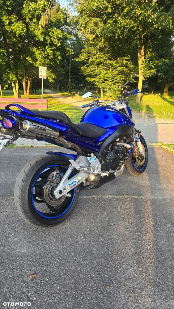 Suzuki GSR - 6
