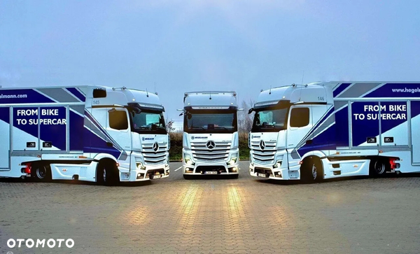 Mercedes Benz Actros 1845 +Zamknięta laweta Kassbohrer