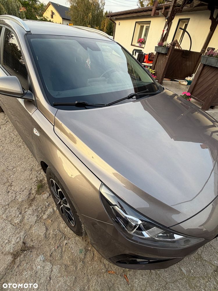 Hyundai i30 1.6 D Classic + - 13