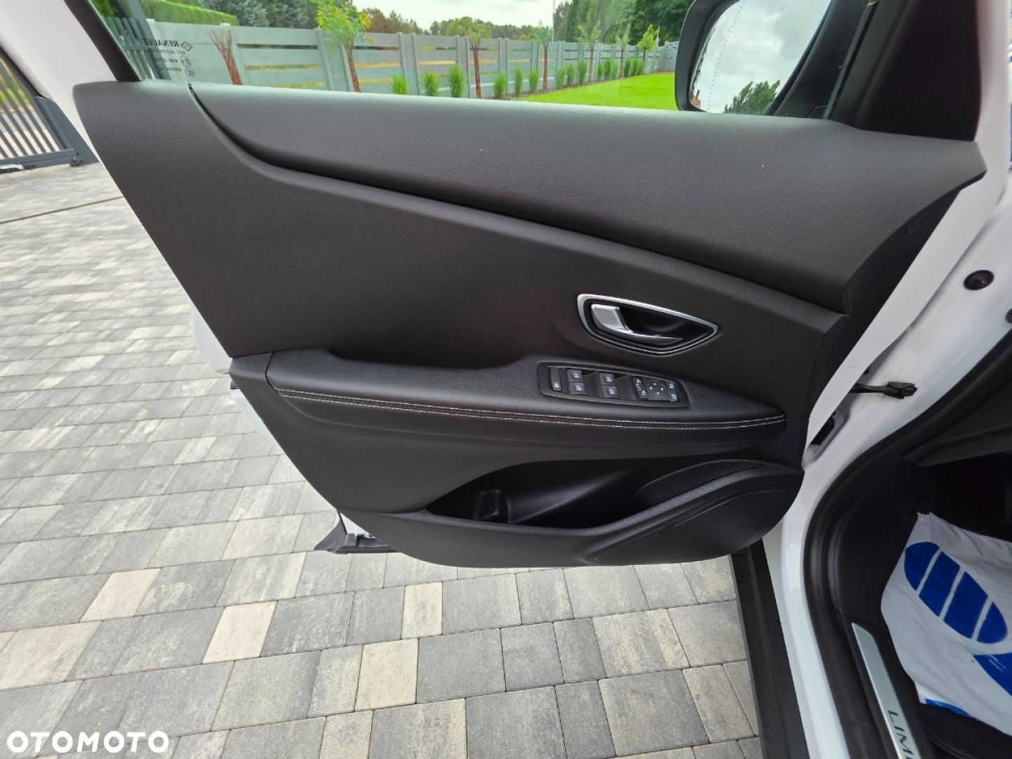 Renault Grand Scenic - 10