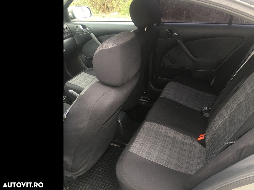 Skoda Octavia 1.6 Tour - 9